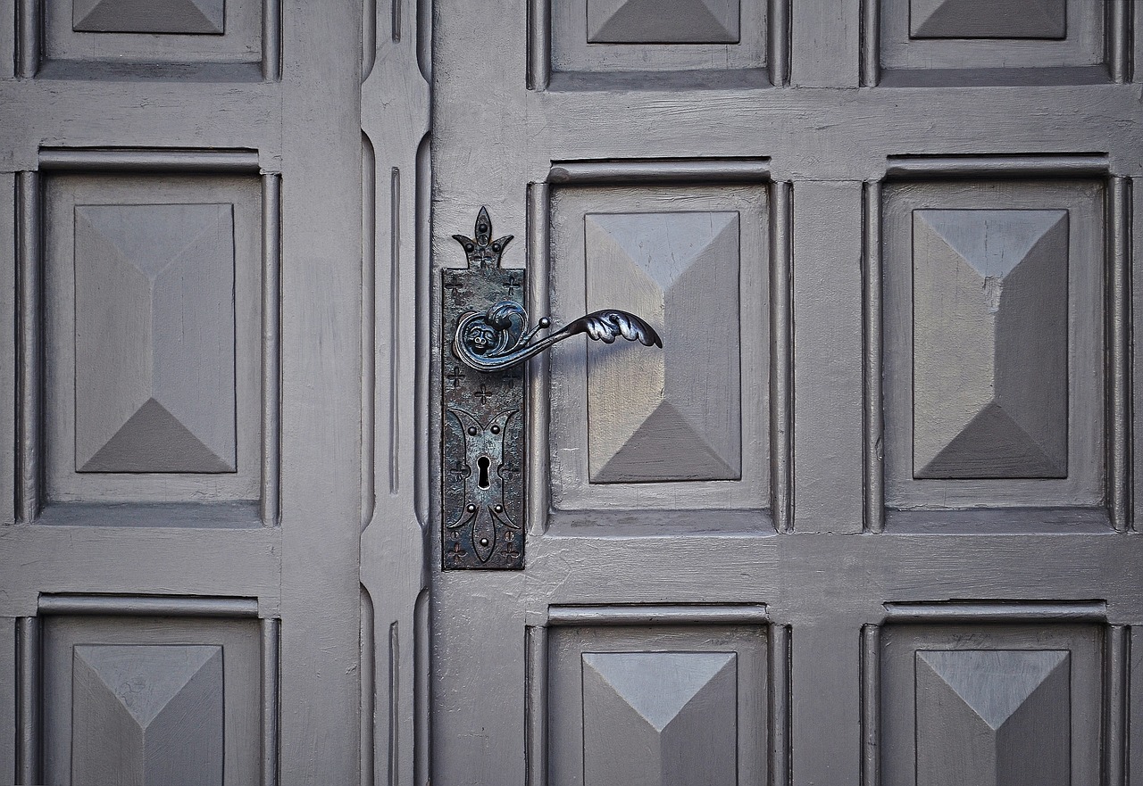 door-690704_1280