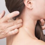 Come alleviare i dolori da cervicale: alcuni consigli